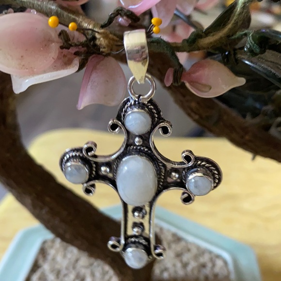 Vintage 925 moons stone cross pendent